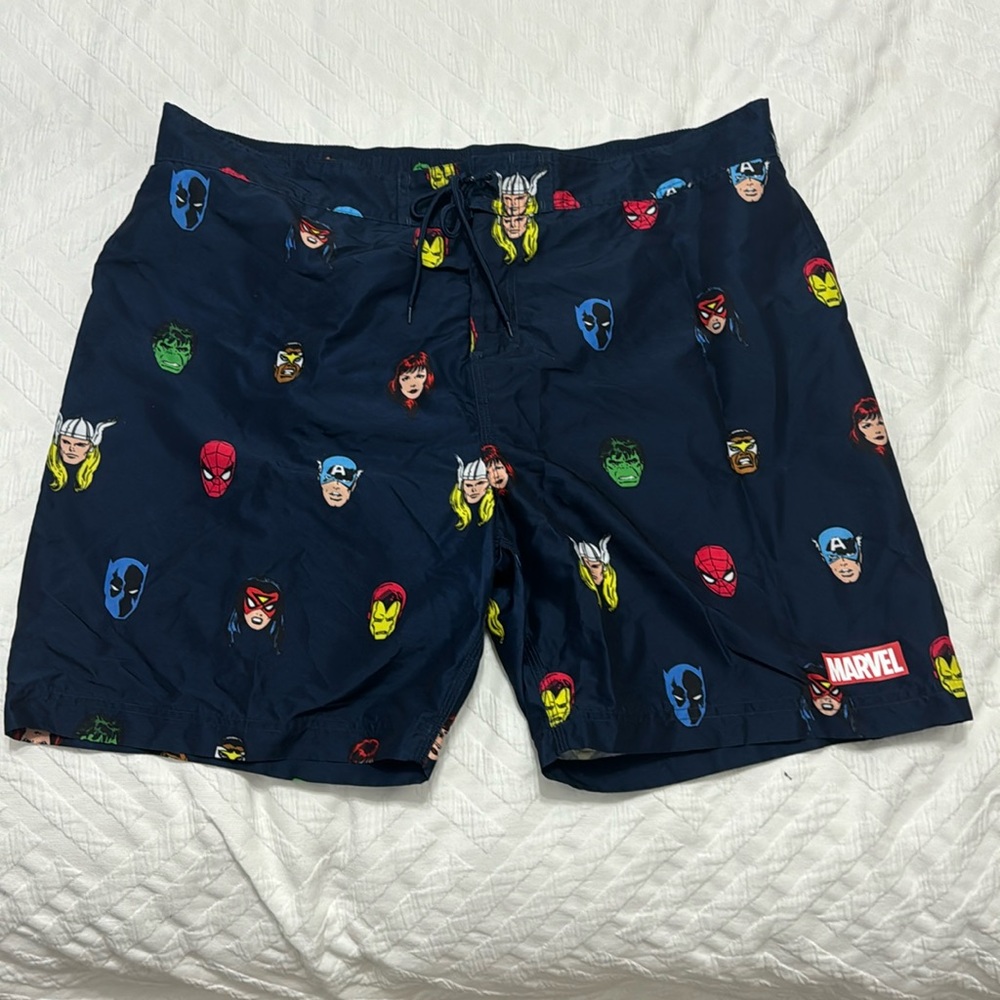 Men’s Marvel swim trunks XXL